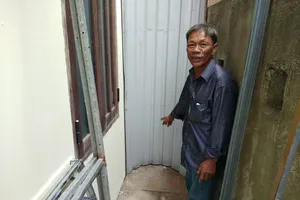 Thương tâm: Bé sơ sinh còn dây rốn bị bỏ tại chùa