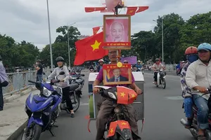 Độc chiêu cổ vũ Olympic Việt Nam của người đàn ông bán bánh mì