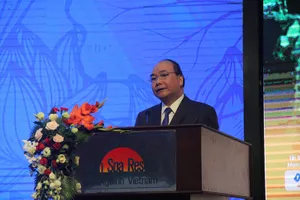 Không thể phát triển nếu vẫn 'một mảnh tình riêng, ta với ta'