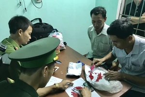 Bắt người đàn ông giấu hàng trăm viên ma túy mua từ Lào 