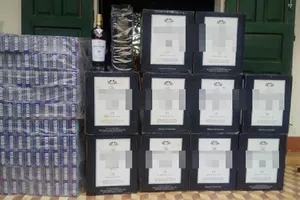 Bỏ hàng chục chai rượu Macallan, 5 người trốn vào rừng