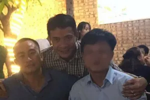 Tạm đình chỉ công tác thiếu tá đăng ảnh ăn nhậu với đương sự