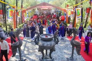 Hàng ngàn người đổ về lễ hội tri ân công chúa Huyền Trân