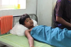 Cứu sống nam sinh bị mũi tên sắt đâm thấu ngực