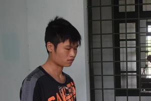 Đâm tài xế xe ôm từ sau lưng để cướp tài sản