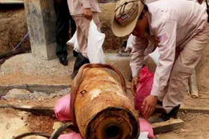 Phát hiện quả bom gần 350kg khi đào móng nhà