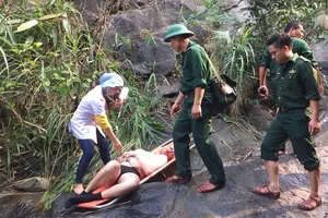 Du khách Anh gặp nạn khi leo thác trên đèo Hải Vân