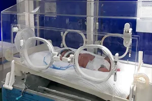 Nữ sinh Quảng Bình tự sinh em bé rồi bỏ lại trong nhà vệ sinh