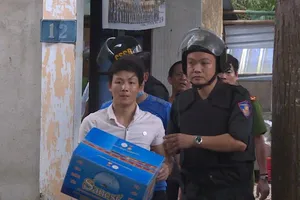 100 chiến sĩ triệt phá 6 điểm buôn bán 'cỏ Mỹ' tại Huế