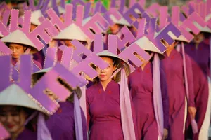 Sẽ họp đánh giá lại hình ảnh nón Huế bị 'cắm sừng'