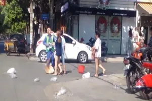 Công an vào cuộc vụ chị lao công bị chủ shop quần áo đánh