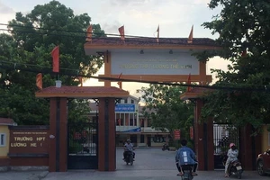 Không biết tin thi lại môn Văn, nữ sinh Quảng Bình khóc nức nở