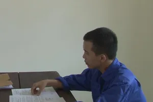 Dụ dỗ gái trẻ bán dâm rồi chụp ảnh nóng tống tiền