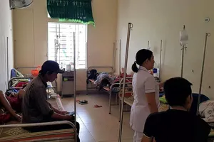 Nhiều người nhập viện nghi ngộ độc sau ăn tiệc cưới