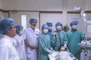 Bé gái ho ra máu sau ăn món cá trê nướng 3 tuần