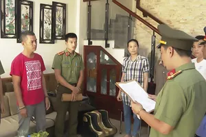 7 hướng dẫn viên du lịch bị khởi tố vì... chứng chỉ giả