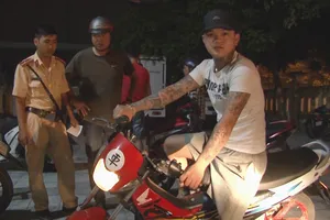 Hàng chục quái xế gây náo loạn TP Huế về đêm