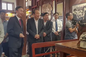 Phó Thủ tướng Trương Hòa Bình thăm, trao quà tết tại Quảng Trị