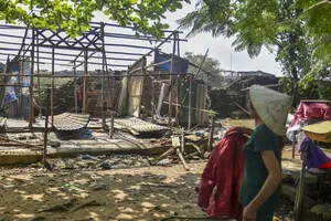 Người dân dỡ nhà, khép lại chuỗi ngày sống 'treo' trên di tích