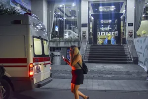 2 người tiếp xúc với ca COVID-19 tại Huế có biểu hiện sốt