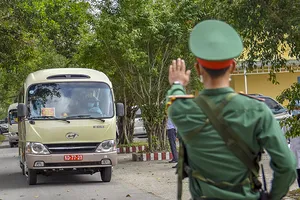 Hình ảnh tại buổi diễn tập đón người về từ vùng dịch. Ảnh: NGUYỄN DO