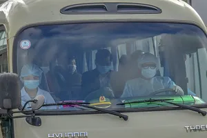 Hình ảnh diễn tập về việc tiếp nhận người về từ vùng dịch. Ảnh: NGUYỄN DO