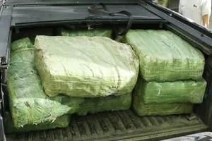 Quảng Bình bắt xe bán tải chở hơn 300 kg ma túy đá