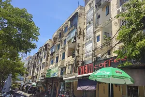 Cải tạo chung cư xuống cấp: Đừng để người dân thiệt thòi