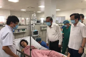 PTT Trương Hòa Bình thăm nạn nhân trong vụ lật xe ở Quảng Bình