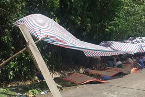 Hình ảnh hiện trường vụ lật xe ở Quảng Bình làm 13 người chết 