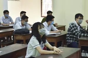 Hơn 12.000 sĩ tử Thừa Thiên - Huế làm thủ tục dự thi THPT