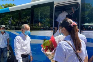 Thừa Thiên - Huế ra quân đưa bác sĩ, điều dưỡng vào Đà Nẵng