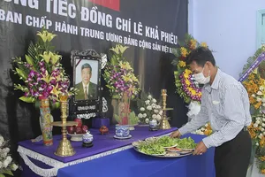 Làng biển ở Huế lập bàn thờ nguyên Tổng Bí thư Lê Khả Phiêu