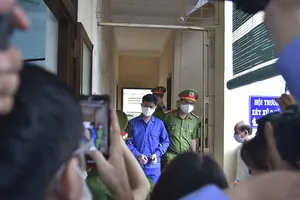 Đang xét xử vụ bác sĩ hiếp dâm, đánh đập điều dưỡng