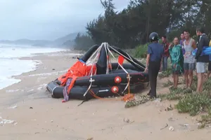 Huế: Cứu thành công 11 thuyền viên sau khi tàu hàng bị chìm