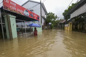 Chùm ảnh: Cuộc sống tại vùng ngập sâu nhất ở Huế