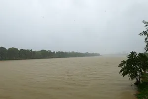 Thủy điện A Lưới xả nước sớm hơn dự kiến 2 ngày vì mưa to