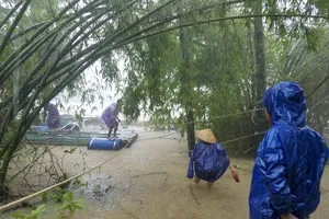 Huế: Thủy điện xả 1800m3/s, người dân lo lắng