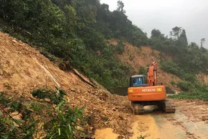 Đã liên lạc được với 1 nhóm người của thủy điện Rào Trăng 3