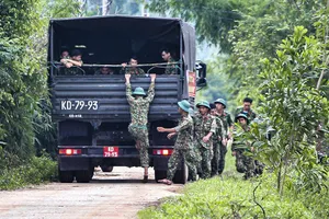 Nửa quả núi lớn đã đổ ập xuống thủy điện Rào Trăng 3