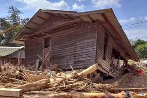 Cảnh tan hoang sau lũ ở Hướng Việt sau 1 tuần bị cô lập