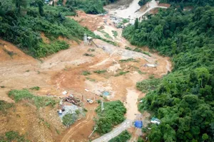 Lực lượng tìm kiếm tạm rút khỏi Rào Trăng 3 vì bão số 8