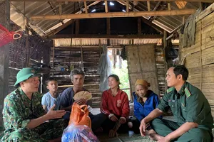 Tìm ra người bỏ quên 10 triệu trong áo quần cũ cứu trợ