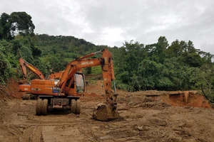 Quảng Trị: Cấm đường theo khung giờ để khắc phục sạt lở núi