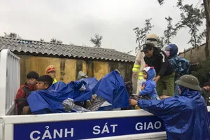Quảng Trị, Huế cấp tốc sơ tán dân tránh bão số 13