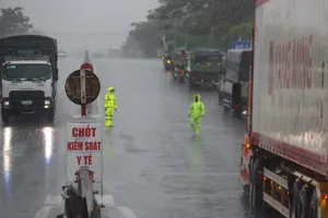 Huế tạm dừng tiếp nhận đoàn cứu trợ đến từ vùng có dịch