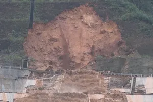 Vỡ đường ống dẫn nước thủy điện A Lưới