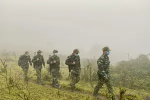 Hình ảnh lính biên phòng tuần tra giữa trời đông giá rét