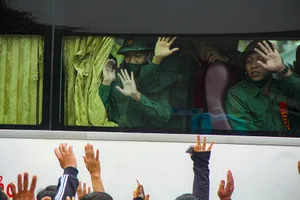 Hình ảnh hơn 1.400 thanh niên Thừa Thiên - Huế nhập ngũ