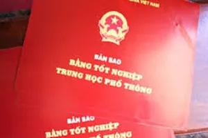 Buộc thôi việc 2 cán bộ xã dùng bằng THPT giả
